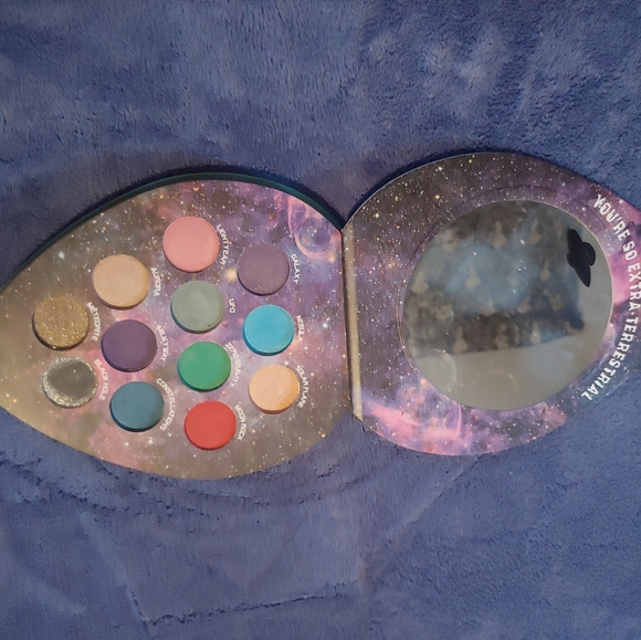 Makeup - Picture 2 of 2